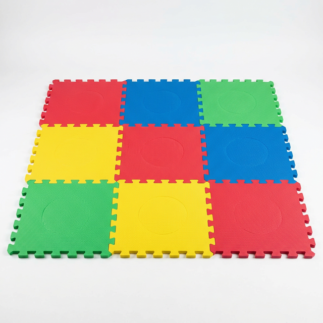 Tatami de goma EVA encajable de colores rojo, azul, verde y amarillo